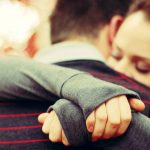 hugging-romantic-couple-coming-home-welcome-home-ideas