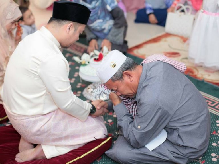 Syurga Isteri Terletak Di Bawah Tapak Kaki Suami Tapi Dosa Isteri Bukan Tanggungan Suami