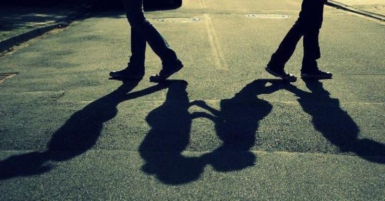 Bila Hubungan Tak Direstui, Jangan Putus Asa! 5 Cara Ini Pikat Hati Keluarga Terima Dia Seadanya
