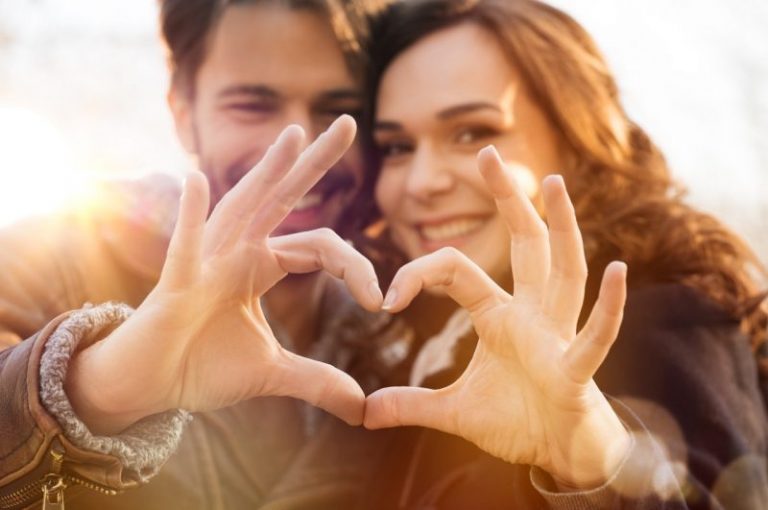 Tanda-Tanda Anda Sudah Jatuh Cinta & Temui ‘Cinta Sejati’!