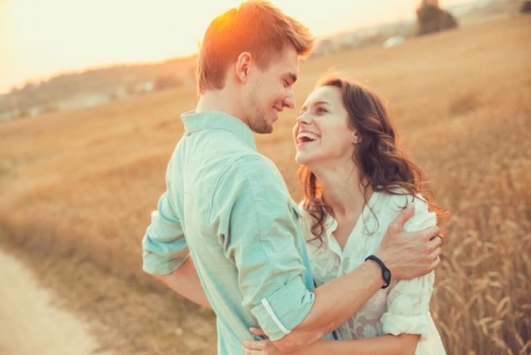 5 Perilaku Isteri Ini Tanpa Disedari Buat Cinta Suami Makin Bersemut, Kenalah Buat Setiap Hari!