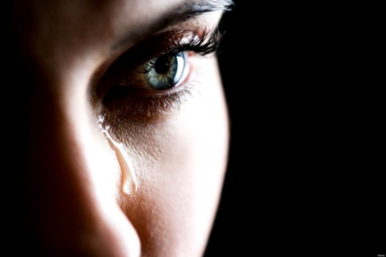 Belajarlah Selami Hati Wanita! Ini 9 Alasan Lelaki Jangan Pandang Remeh Bila Wanita Menangis