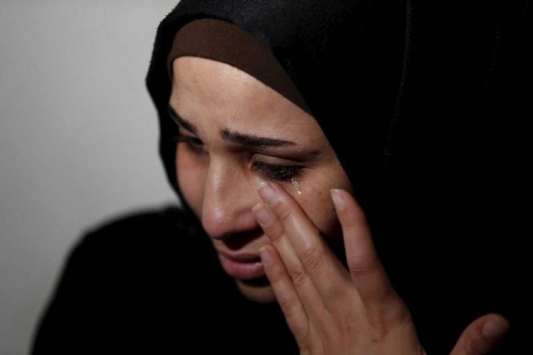 Saat Putus Cinta Janganlah Terus Bersedih! Ada Hikmah Yang Allah Sediakan Untuk Anda!