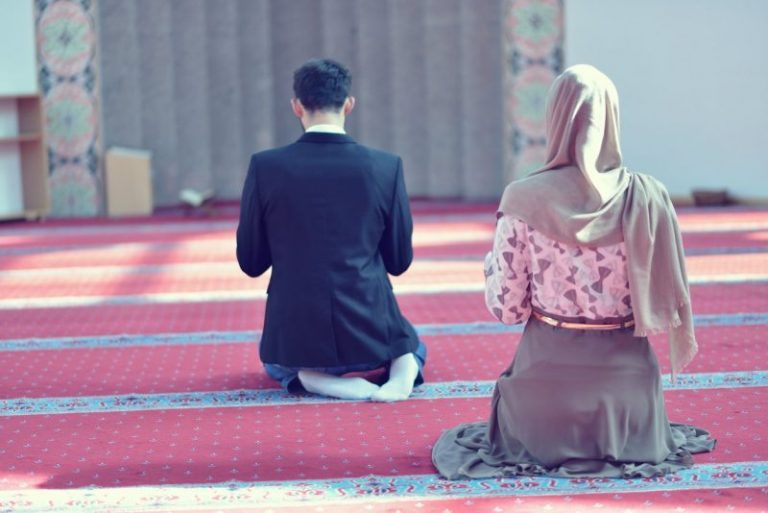 Isteri Tiada Siapa Lagi Untuk Bercerita. Jika Orang Luar Kita Simpati. Inikan Isteri Yang Tolong Jaga Rumah Kita.