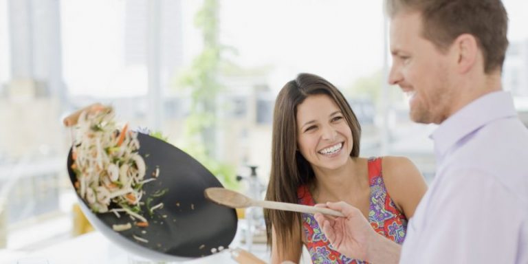 7 Kelebihan Jika Suami Anda Tahu Memasak, No 3 Tu Memang Betul!