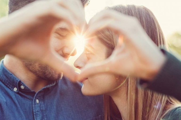 Curi Perhatian & Senangkan Hati Isteri Dengan 5 Cara Ini, Pasti Isteri Rasa Lebih Dihargai!