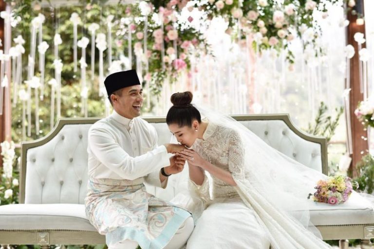 Cantiknya Majlis Pernikahan SM Faliq & Chryseis Tan.  Sama Cantik & Sama Padan Bagai Pinang Dibelah Dua