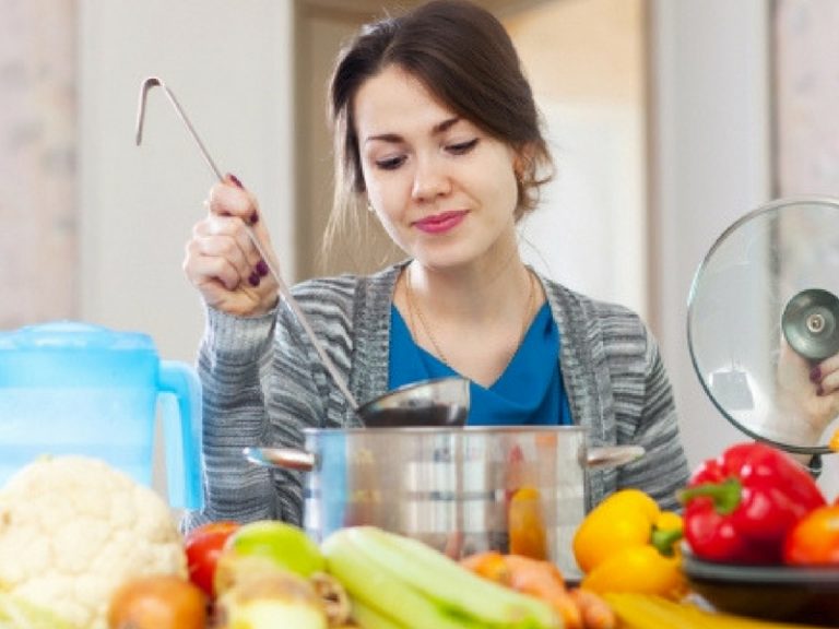 Baca Sebab Ini Kenapa Wanita Perlu Tahu Memasak, No 6 Buat Anda Termotivasi Untuk Memasak