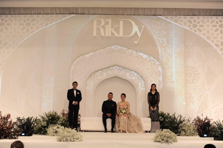 Pelamin Bertema Bangunan & Senibina Morrocan Serta Teknologi ‘Project Mapping’ Beri Kejutan Di Majlis Resepsi Dynas Mokhtar & Shazrik Din