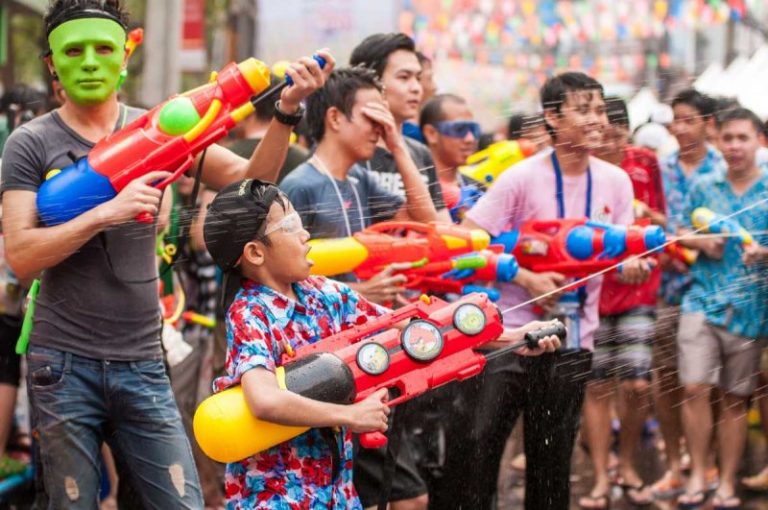 Sebelum Ajak Isteri Pergi Honeymoon Dan Sambut Songkran Tahun Depan, Baca Ini