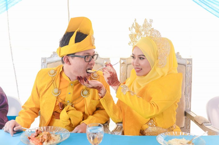 Ketahuilah Isteri Akan Sentiasa Berada Di Sebalik Kesusahan Suaminya