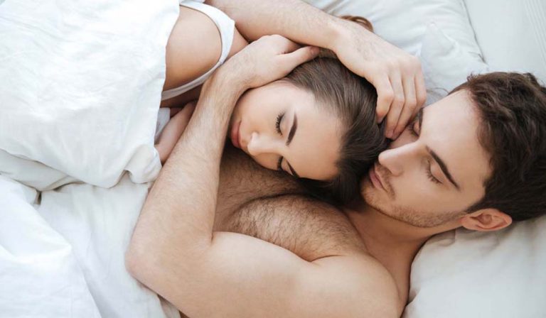 Isteri Lebih Jelita Jika Tidur Berbantalkan Ketiak Suami