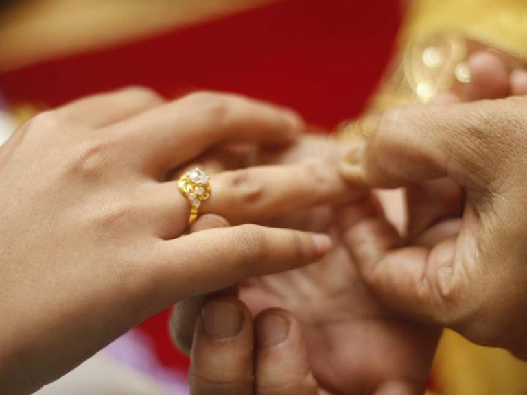 “Saya Galakkan Wanita Usahakan Ada Simpanan Sendiri Sebelum Jadi Isteri..” – Dr Azizul Azli
