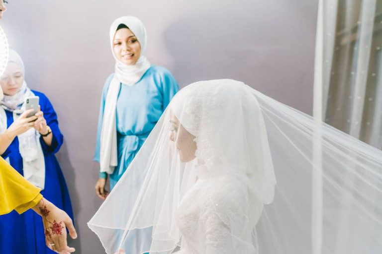 Straight Forward Sahaja Atau Perlu Adat Berpantun Semasa