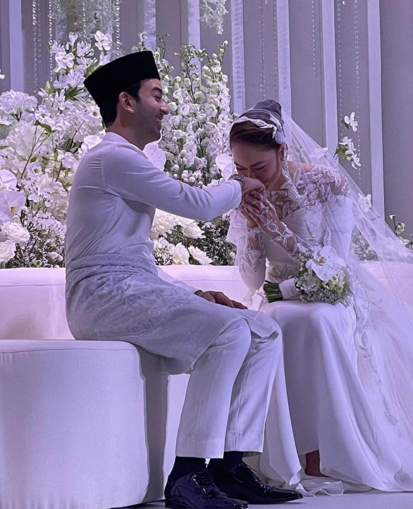 10 Tahun Menyulam Cinta, Raysha Rizrose Akhirnya Selamat Bergelar ...