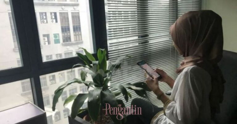 Isteri Periksa Telefon Suami, Salah Atau Memang Ada Hak?