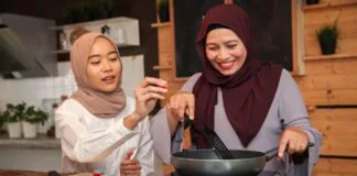 duduk rumah orang tua