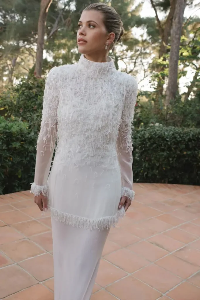 Tertutup Tetap Menawan, 5 Selebriti Hollywood Ini Buktikan Busana Pengantin Sopan Tidak Pernah Membosankan 5 Tertutup Tetap Menawan, 5 Selebriti Hollywood Ini Buktikan Busana Pengantin Sopan Tidak Pernah Membosankan