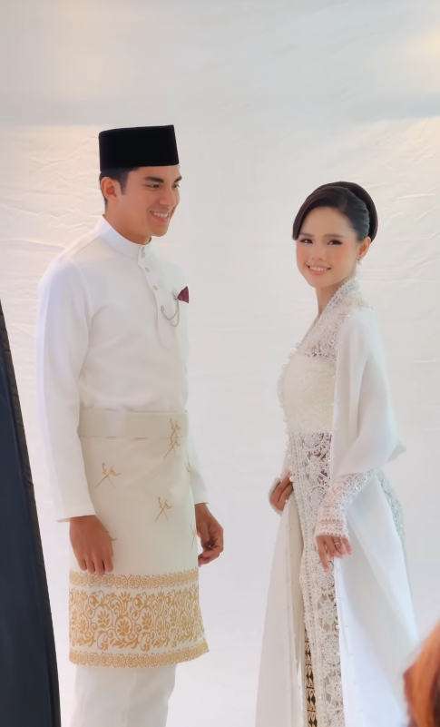 21 Hari Menuju Pernikahan, Bella Astillah & Syed Saddiq Tampil Sedondon Dalam Busana Tradisi 2 21 Hari Menuju Pernikahan, Bella Astillah & Syed Saddiq Tampil Sedondon Dalam Busana Tradisi