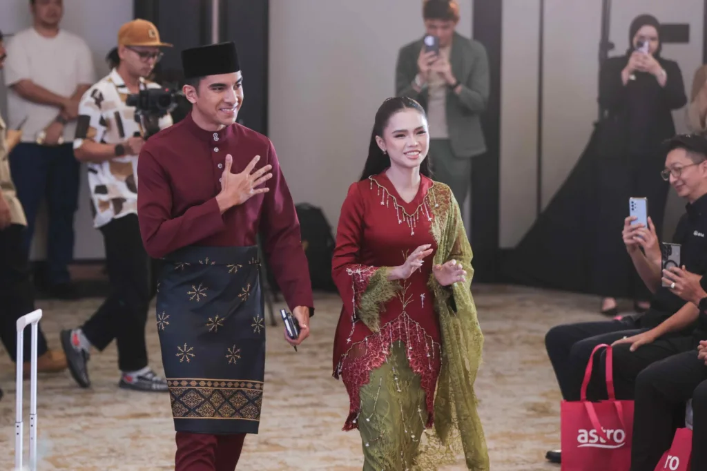 Menelurusi Cinta Bella Astillah & Syed Saddiq Sambil Merakam Kenangan Yang Membawa Tuah. Bawa Pulang Hadiah Bernilai RM1,000! 3 Menelurusi Cinta Bella Astillah & Syed Saddiq Sambil Merakam Kenangan Yang Membawa Tuah. Bawa Pulang Hadiah Bernilai RM1,000!